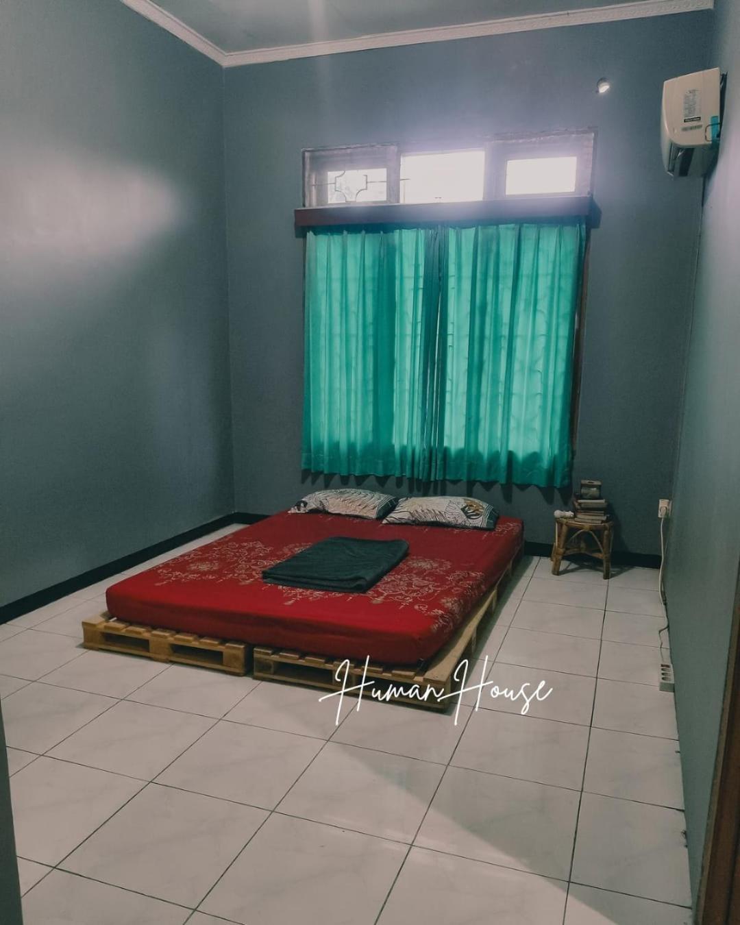Human House Bed & Breakfast Surabaya Exterior photo